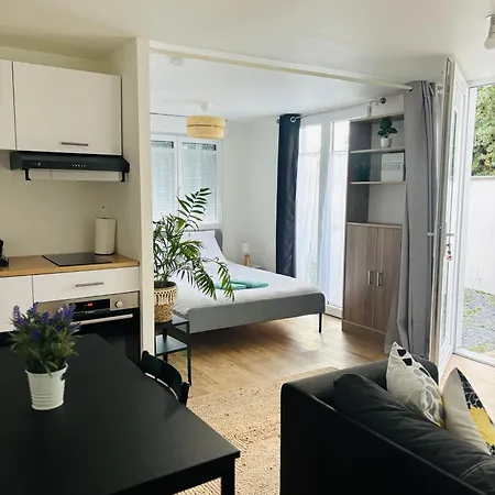 Calme Avec Cour Privative Parking Jacuzzi Option * Bod