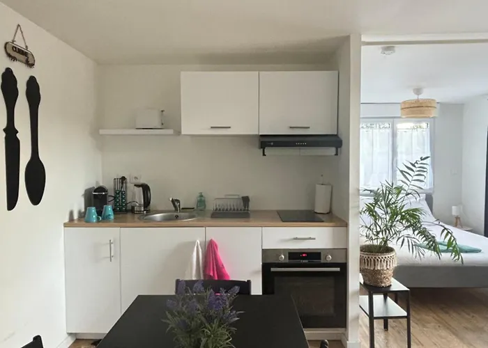 Studio Calme Avec Cour Privative Parking Jacuzzi Option Apartman